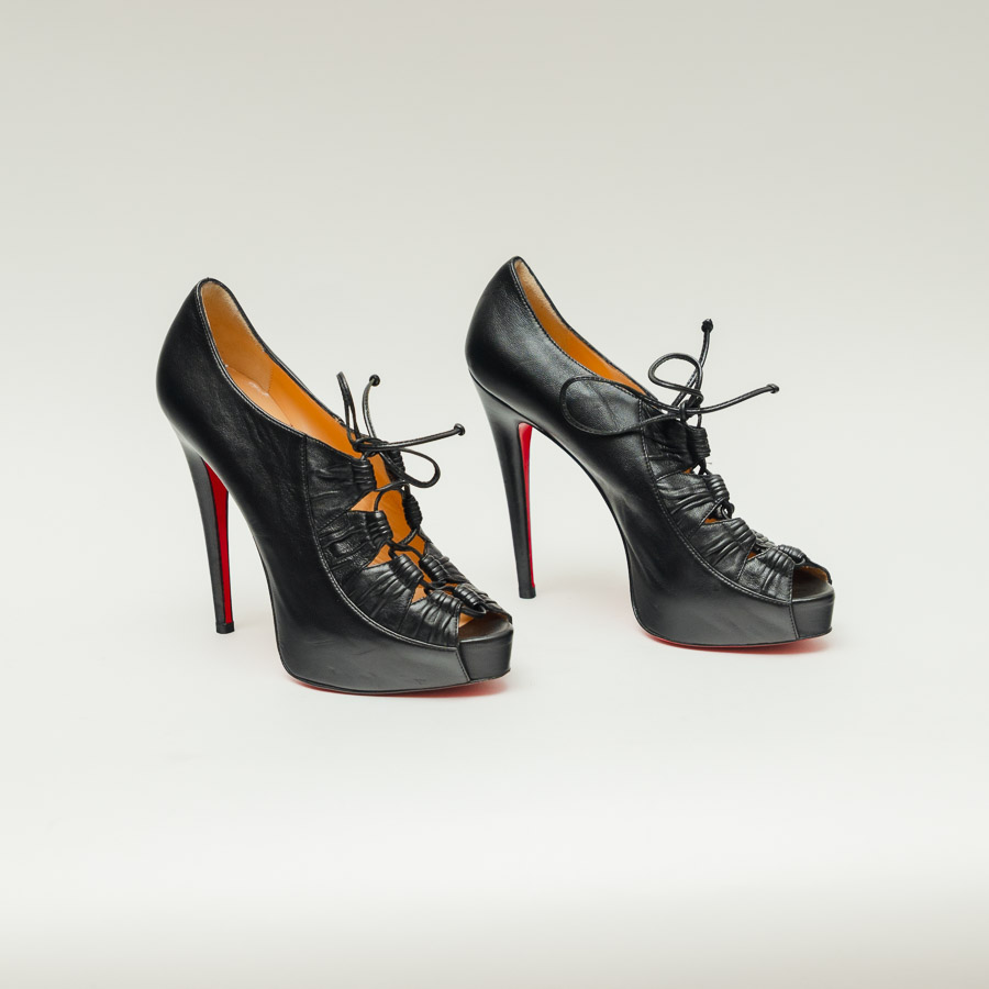 frágil eficiencia factor Zapato cuero negro Christian Louboutin - El Vestidor Vintage - Moda  primeras marcas segunda mano y vintage