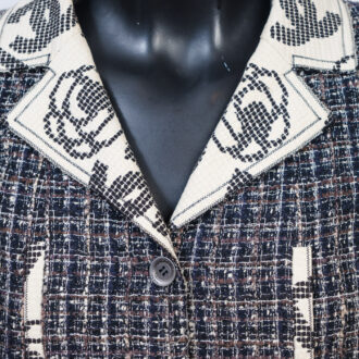 Chaqueta Chanel tweed gris y blanco - Imagen 5