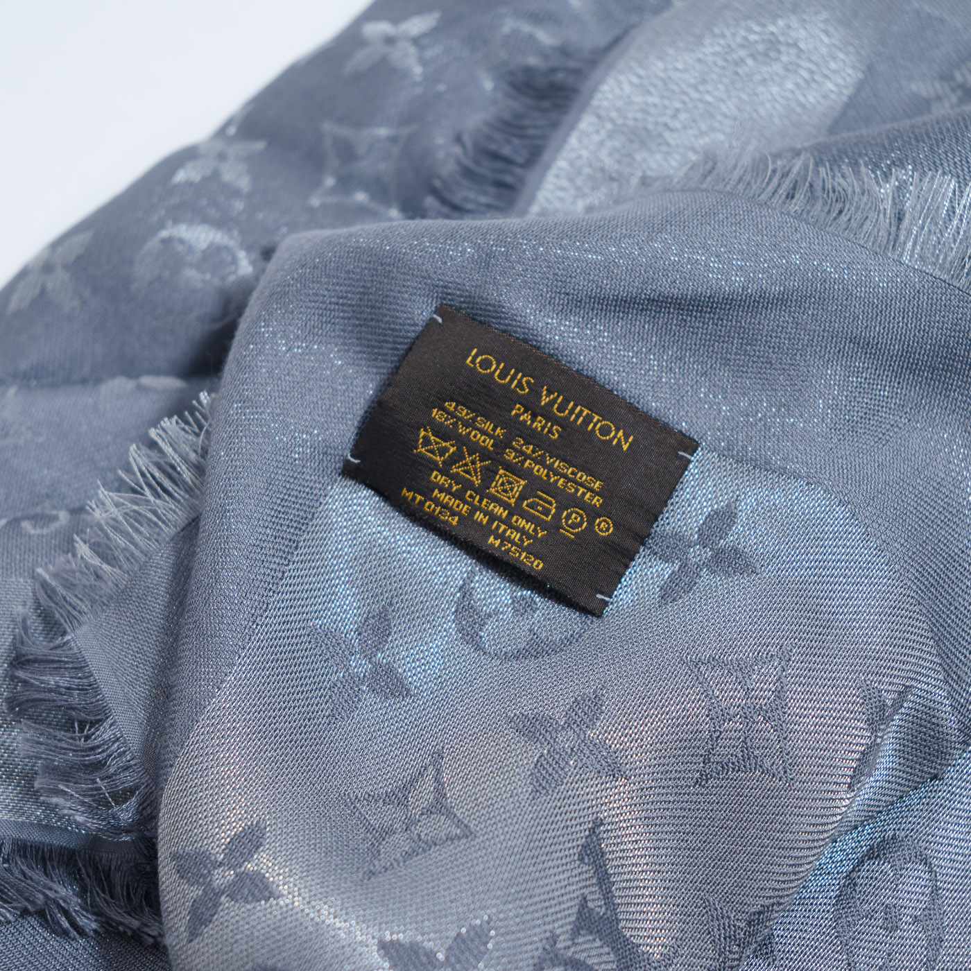 Foulard seda gris Louis Vuitton - El Vestidor Vintage - Moda